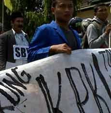 Mahasiswa Tuban Orasi Dukung KPK