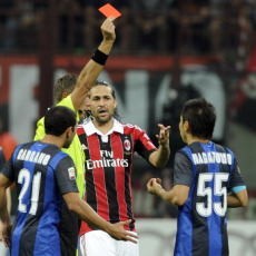 Derby Milan Beri Nagatomo Kartu Merah Pertama