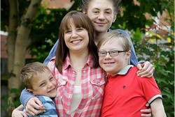 Ibu Tangguh yang Punya 3 Anak Istimewa: Asperger, Down Syndrome dan Autis