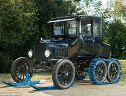 Nenek Moyang Mobil Salju Dilelang di AS