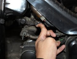 10 Hal Salah Saat Kencan Bareng Motor (2)