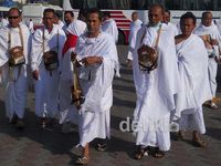Jamaah Indonesia Niat Umrah di Masjid Bir Ali