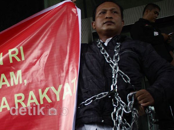 Aksi Rantai Diri Dukung KPK