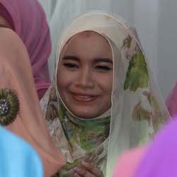 Titipkan Anak ke Keluarga, Rossa Tenang Pergi Haji