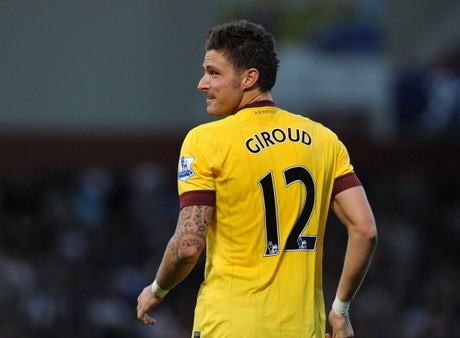 Giroud Terbebani Nama Besar Van Persie