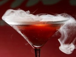 Lambung Bocor Gara-gara Minum Cocktail Mengandung Nitrogen