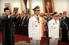 Syukuri Pelantikan Sultan, Ribuan Warga Yogya Tumpengan di Malioboro