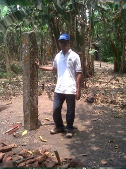 Misterius! Batu Tegak Mirip Gunung Padang Ditemukan di Trowulan
