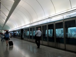  Kereta Hong Kong Airport Express, Kebut!