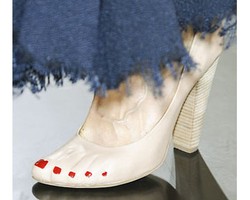 10 Sepatu Aneh Dalam Peragaan Busana Koleksi Spring 2013