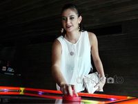 Marissa Nasution Asyik Bermain Hockey