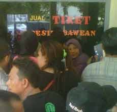 Kapal Express Bahari Nekat Berangkat ke Bawean