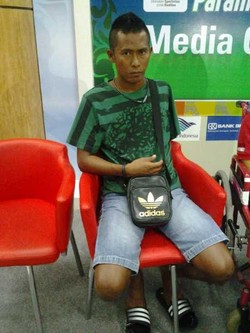 Guntur Senter, Sang Atlet Renang Bertangan Satu