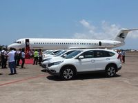 Honda CR-V Bersanding dengan Pesawat di Ngurah Rai