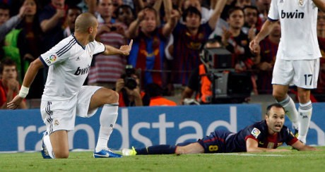 Iniesta Tersinggung dengan Komentar Pepe