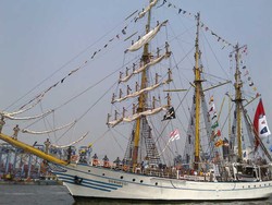 KRI Dewaruci akan Digantikan dengan Kapal yang Lebih Besar
