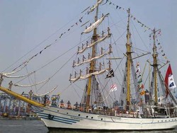 Arungi Pasifik, Pengalaman Tak Terlupakan Nakhoda KRI Dewaruci