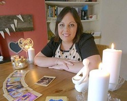 Wanita Ini Rela Tinggalkan Pekerjaan Gaji Tinggi Demi Jadi Cenayang