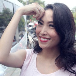 Gaya Centil Ayu Dewi