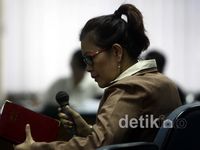 Bersaksi untuk Angie, Rosa Pakai Rompi Antipeluru