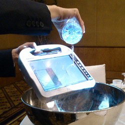 Panasonic Lempar Tablet PC Tahan Banting