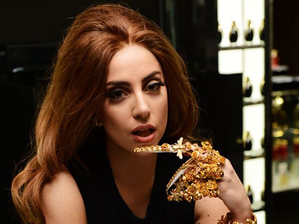 Lady Gaga Tampil Elegan