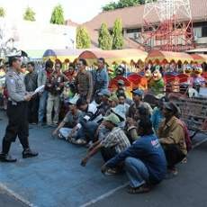 Kereta Kelinci dan Bentor di Tanjung Perak Dirazia