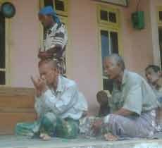 Repotnya Mengurus Santri Sakit Jiwa di Ponpes Al Bajigur