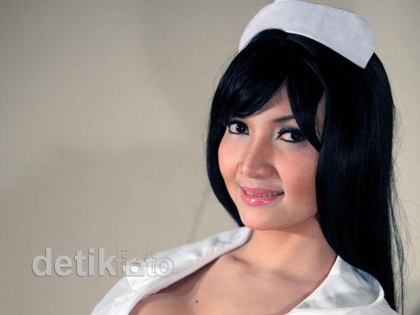 Roro Fitria si Suster Seksi