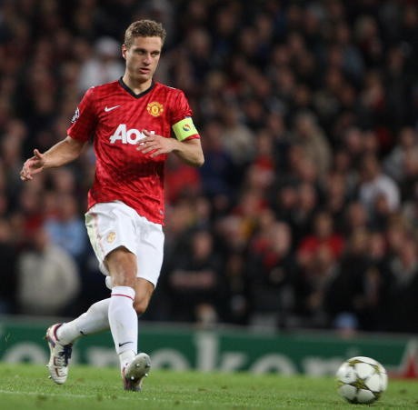 Vidic Tutup Pintu Keluar dari MU