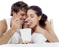 Hasrat Makan Menggila di Malam Hari? Hias Kuku dengan Kuteks