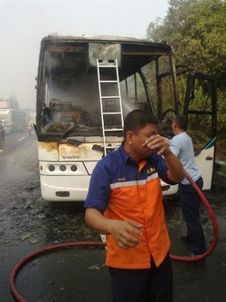 Korsleting Listrik pada Mesin Menjadi Penyebab Bus Terbakar di Tol Halim