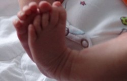 Tragis! Bayi Tewas Tertimpa Tubuh Kakaknya Saat Tidur