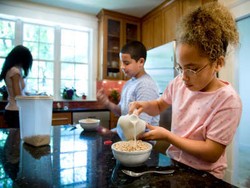 Sarapan Cukup Karbohidrat Tingkatkan Konsentrasi Anak