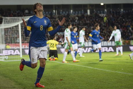 Kaka Cetak Gol, Brasil Gilas Irak 6-0
