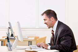 Tak Usah Ngoyo, Kerja Tanpa Jeda Bikin Darah Membeku