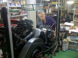 Cara Amplop Bertahan di Tengah Gempuran Email dan Social Media