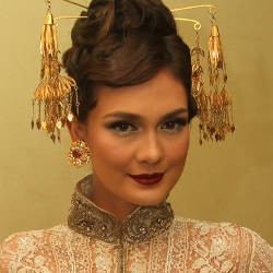 Disinggung Soal Ariel, Luna Maya Mau Mewek