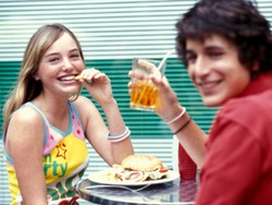 Dibanding Ngopi Bareng, Makan dengan Mantan Lebih Bikin Cemburu