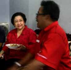 Megawati & Rano Karno Makan Lontong Balap di Kampung Banyu Urip