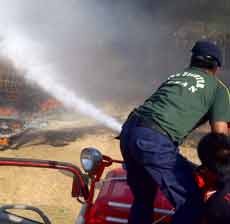 Blaar..! Tempat Penampungan Solar Terbakar