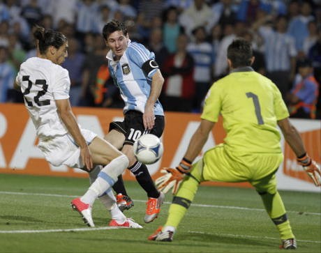 Messi 2 Gol, Argentina Bekuk Uruguay 3-0