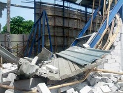 Pabrik Karpet di Penjaringan Roboh karena Rangka Tembok Tidak Kuat