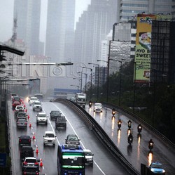 Akhir Oktober, Musim Hujan Dimulai