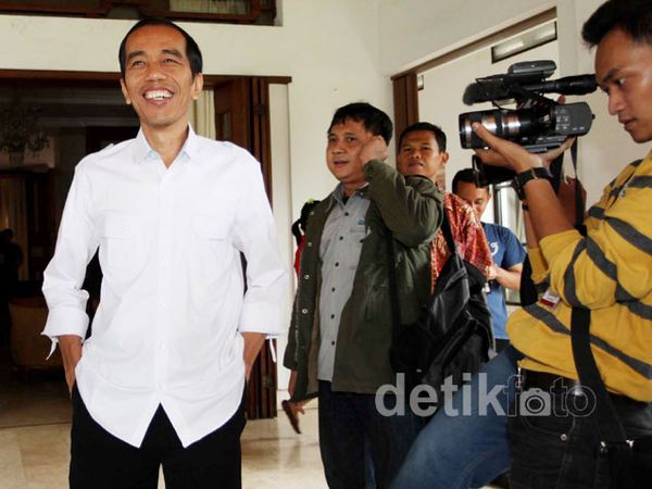 Senyum Hangat Jokowi di Istana  Gubernur DKI