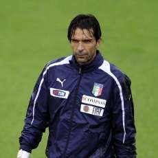 Gli Azzurri Menunggu Kepulihan Buffon
