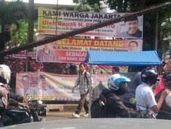 Spanduk dan Karangan Bunga Semarakkan Lokasi Pelantikan Jokowi 