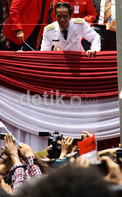Ditanya Gaji, Jokowi: Masak Baru Masuk Sehari Sudah Ditanyai Gaji