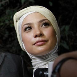 Rachel Maryam Cantik Berkerudung Putih