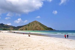 Pantai Selong Belanak, Saingan Berat Gili Trawangan